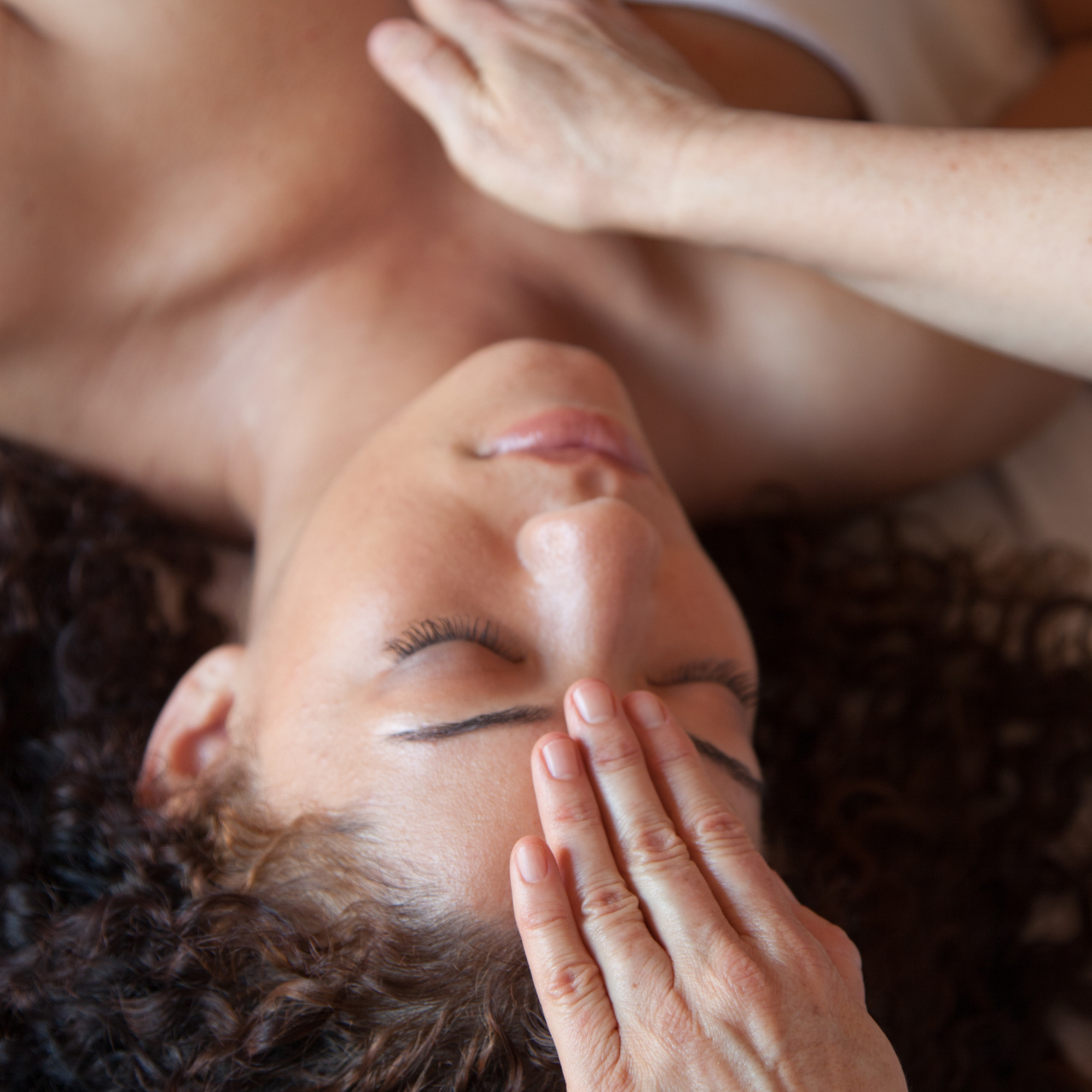 Blokkades doorbreken met het Edelstenen Bed & Chakra Healing