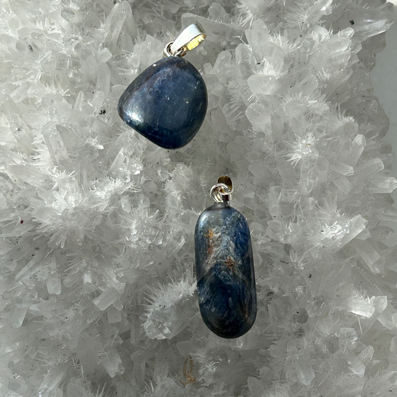 Saffier Hanger AA-klasse – Brenger van rust, helderheid en inspiratie