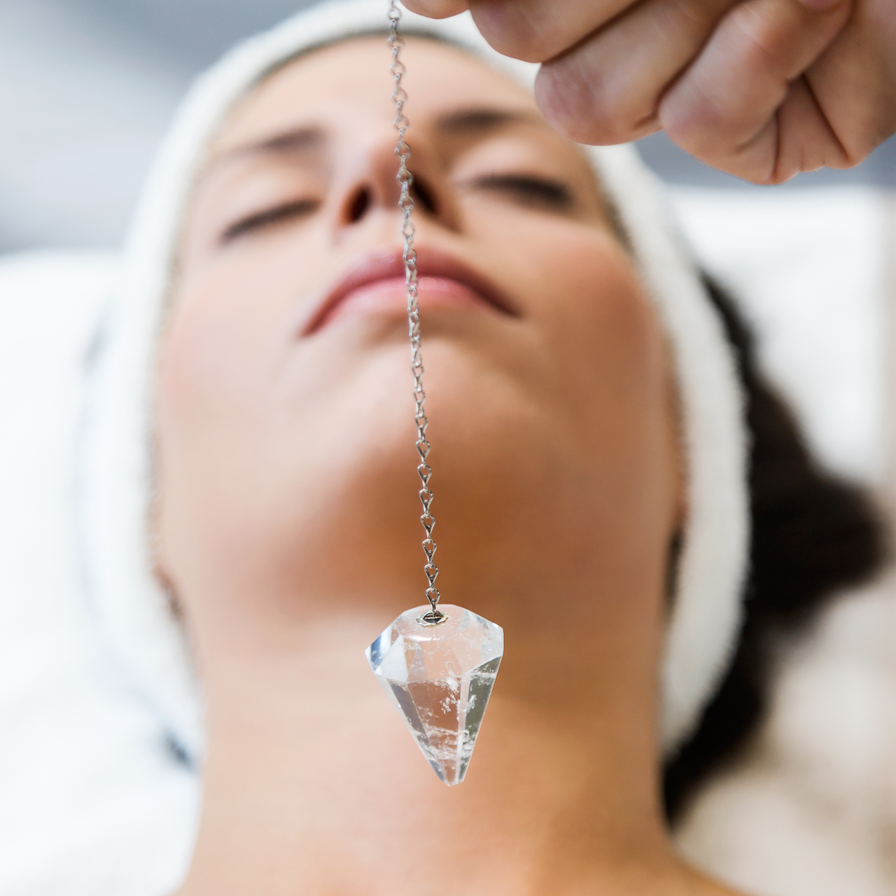 Blokkades doorbreken met het Edelstenen Bed & Chakra Healing