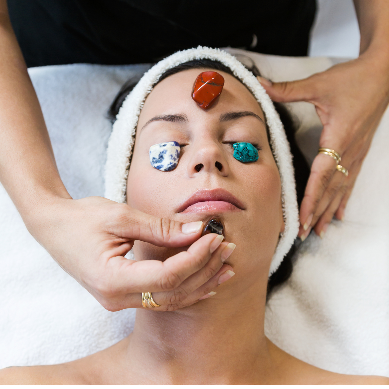 Blokkades doorbreken met het Edelstenen Bed & Chakra Healing
